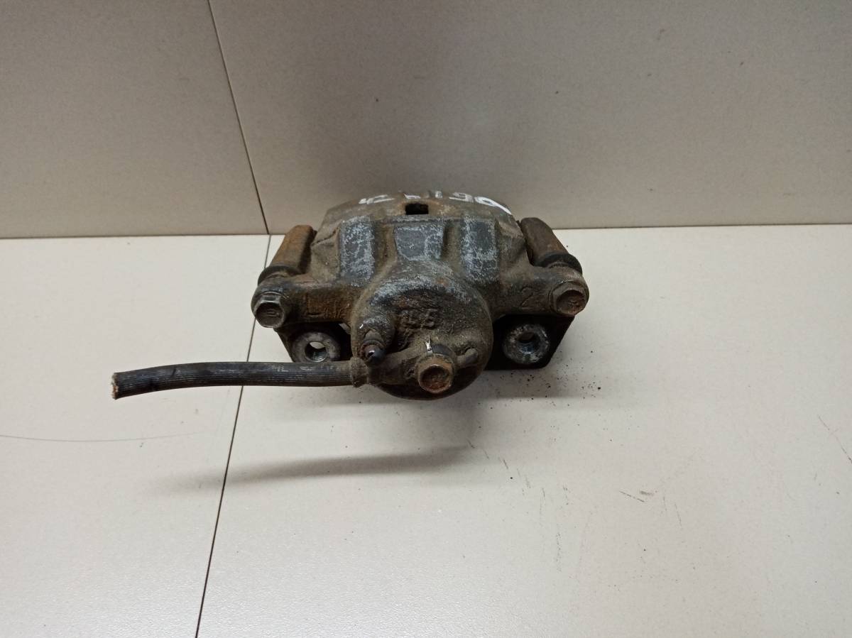 Суппорт передний левый Toyota Vitz (P10) 1999-2005