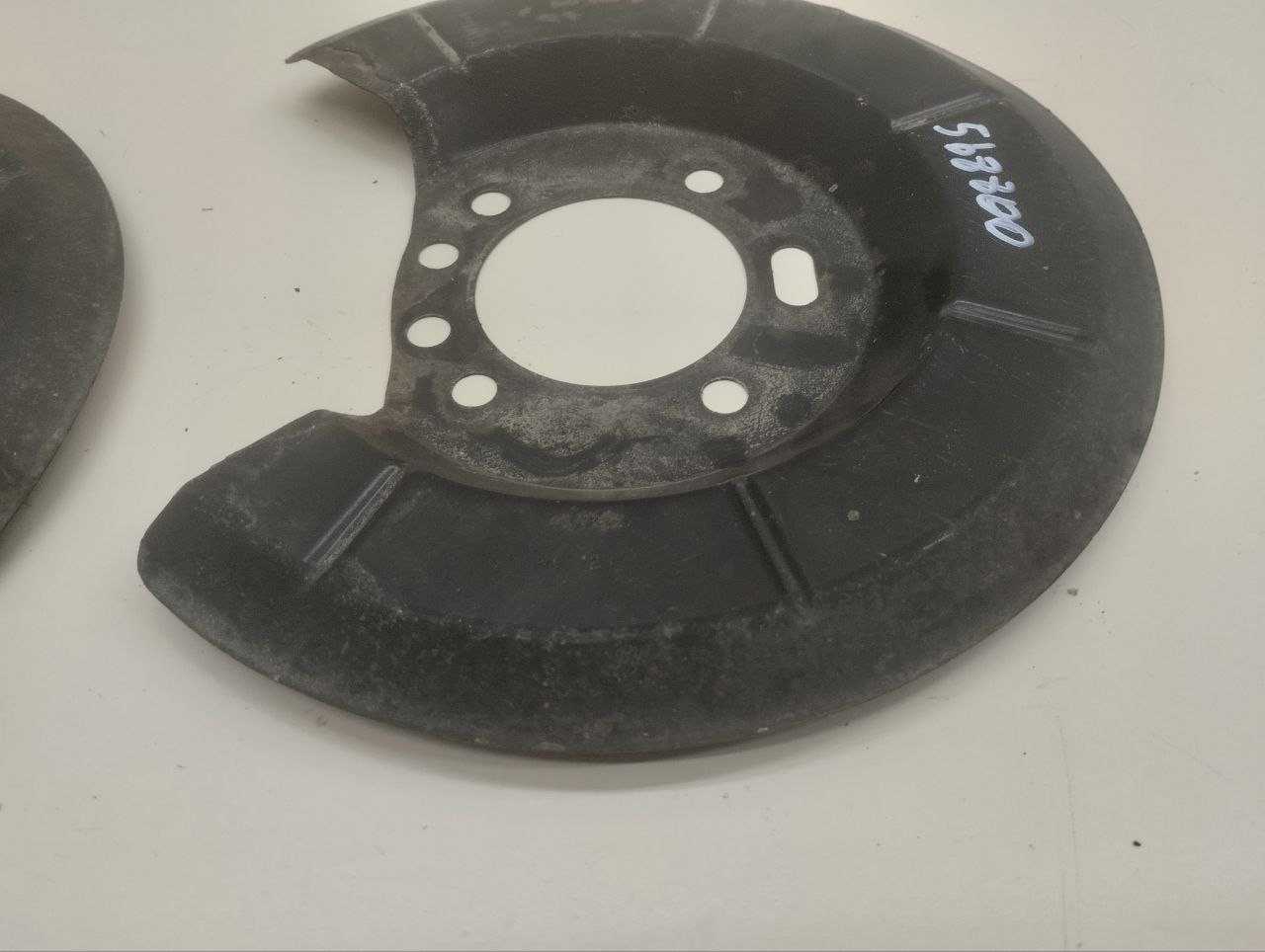 Пыльник тормозного диска Ford Focus 3 2011>