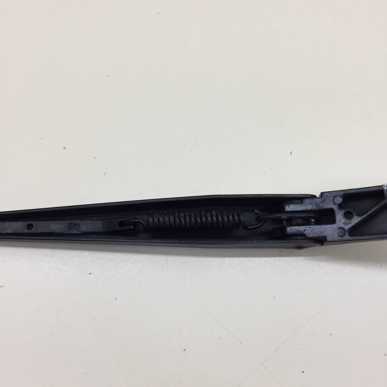 Поводок стеклоочистителя передний правый Volkswagen Passat B7 2011-2015