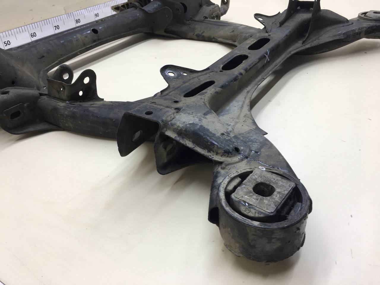 Балка подмоторная Volkswagen Touareg (7L) 2002-2010