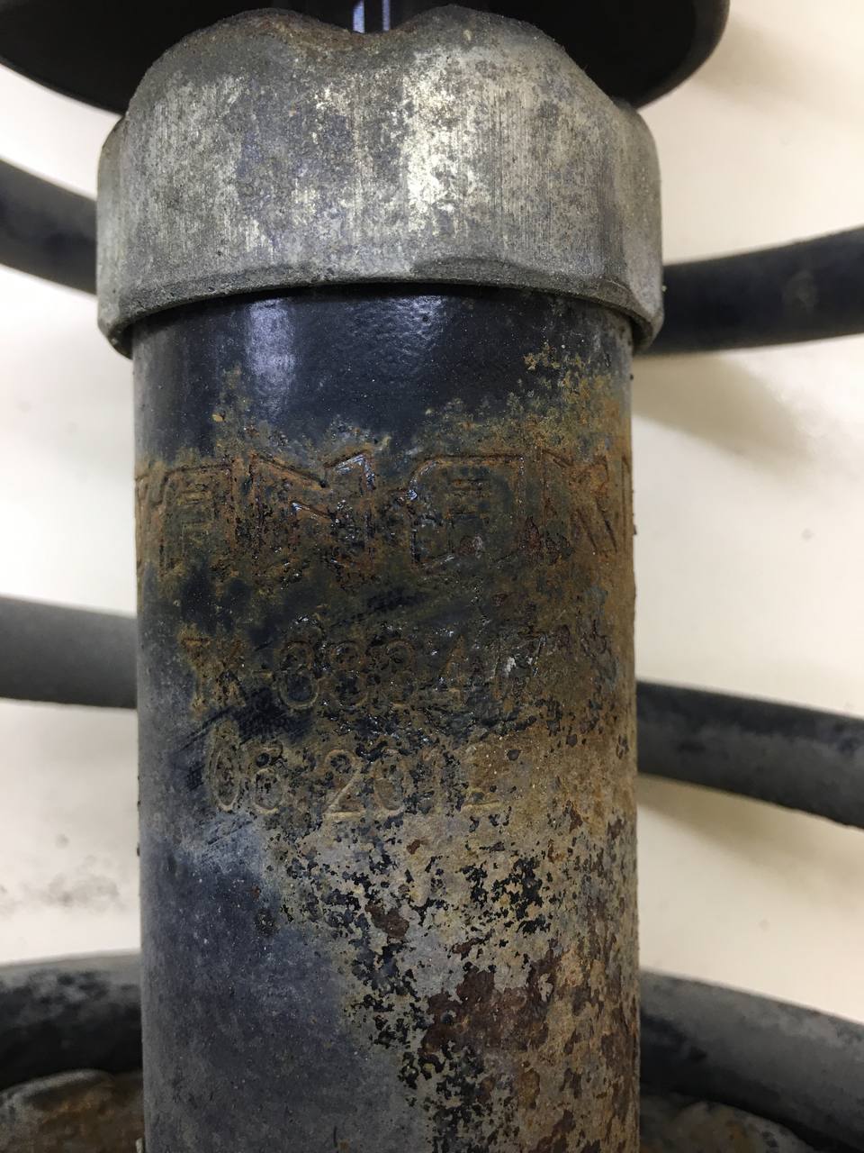 Амортизатор передний правый Chevrolet Aveo T250 2005-2011