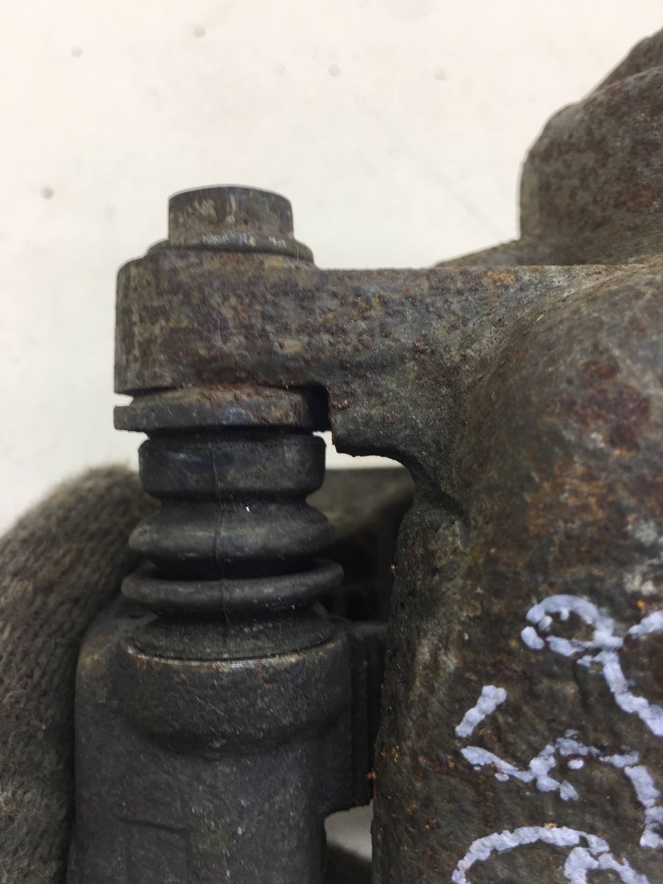 Суппорт передний левый Citroen C4 2005-2011