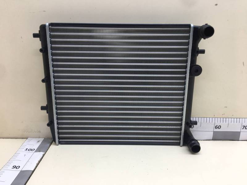 Радиатор охлаждения двигателя Skoda Fabia (6Y) 1999-2007