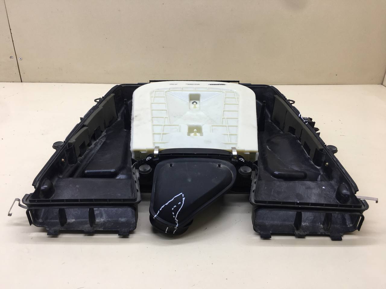 Корпус воздушного фильтра Porsche Cayenne 2017>