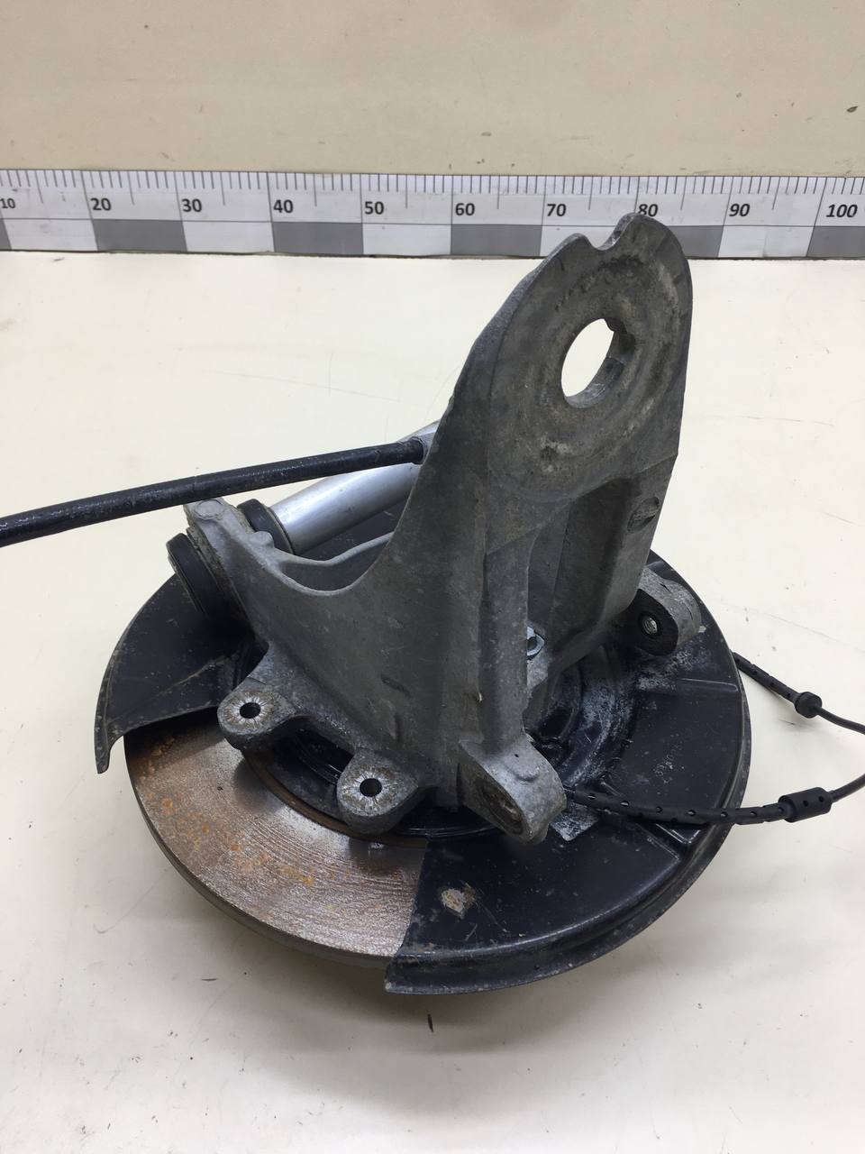 Кулак поворотный задний правый BMW X5 E53 2000-2007