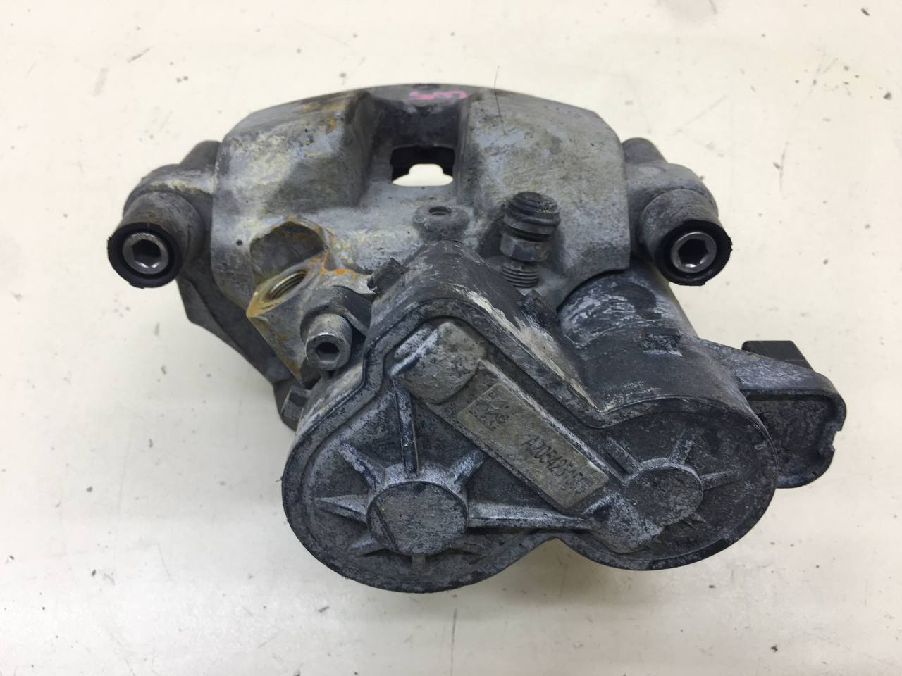 Суппорт задний левый Mercedes-Benz C-Class (W205) 2014>