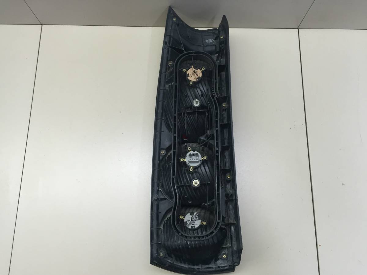 Фонарь задний правый Toyota Raum (Z10) 1997-2003