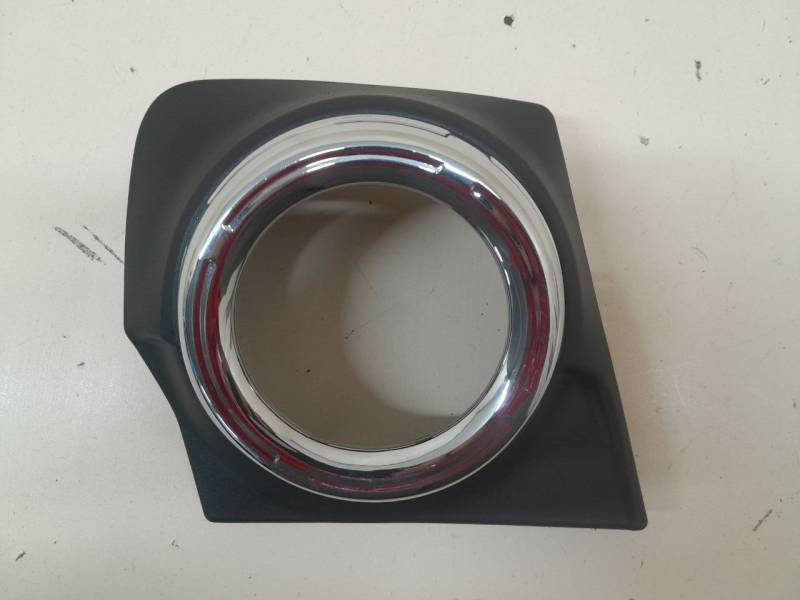 Рамка противотуманной фары правой Mitsubishi L200 5 (KK/KL) 2015>