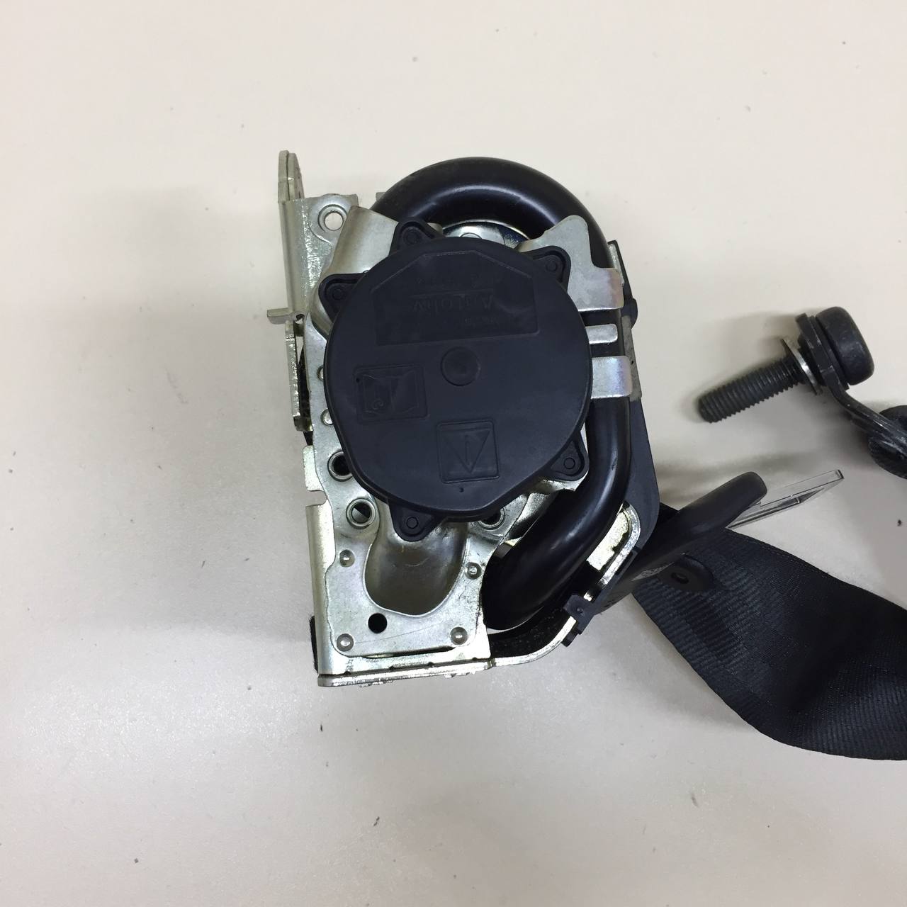 Ремень безопасности с пиропатроном Jaguar XE (760) 2014-2021