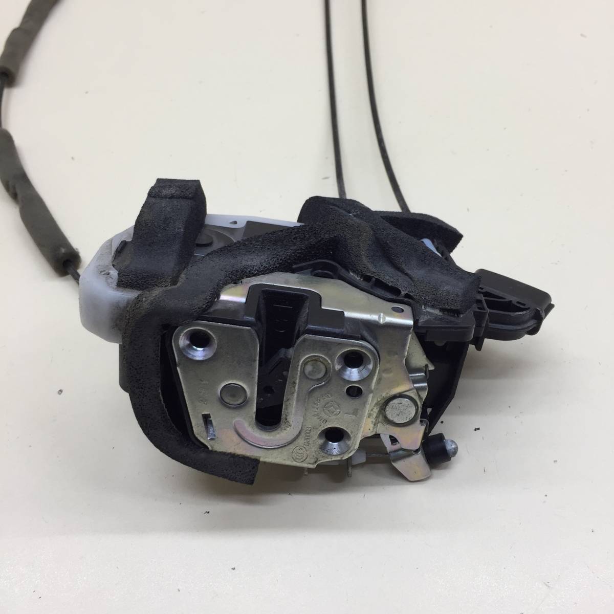 Замок двери передней левой Nissan Juke (YF15) 2011-2020