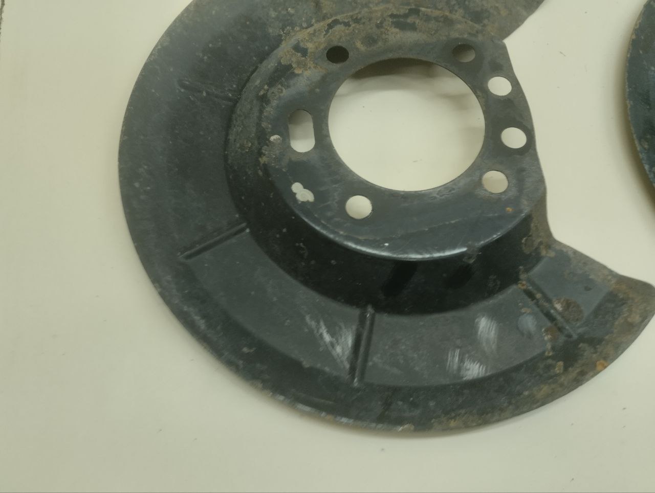 Пыльник тормозного диска Ford Focus 3 2011>