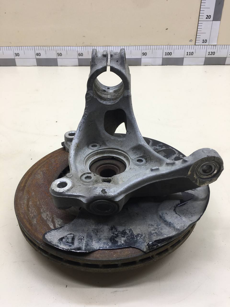 Кулак поворотный передний правый Skoda Octavia (A7) 2013>