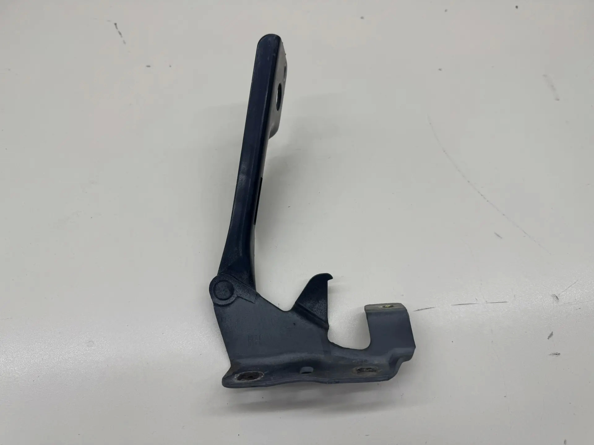 Петля капота правая Nissan Almera Classic (B10) 2006-2013