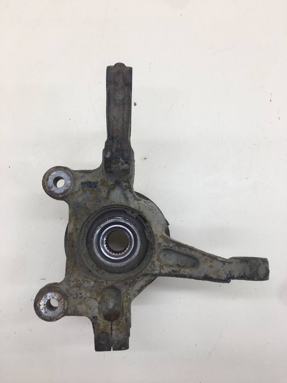 Кулак поворотный передний правый Chevrolet Aveo T300 2011>