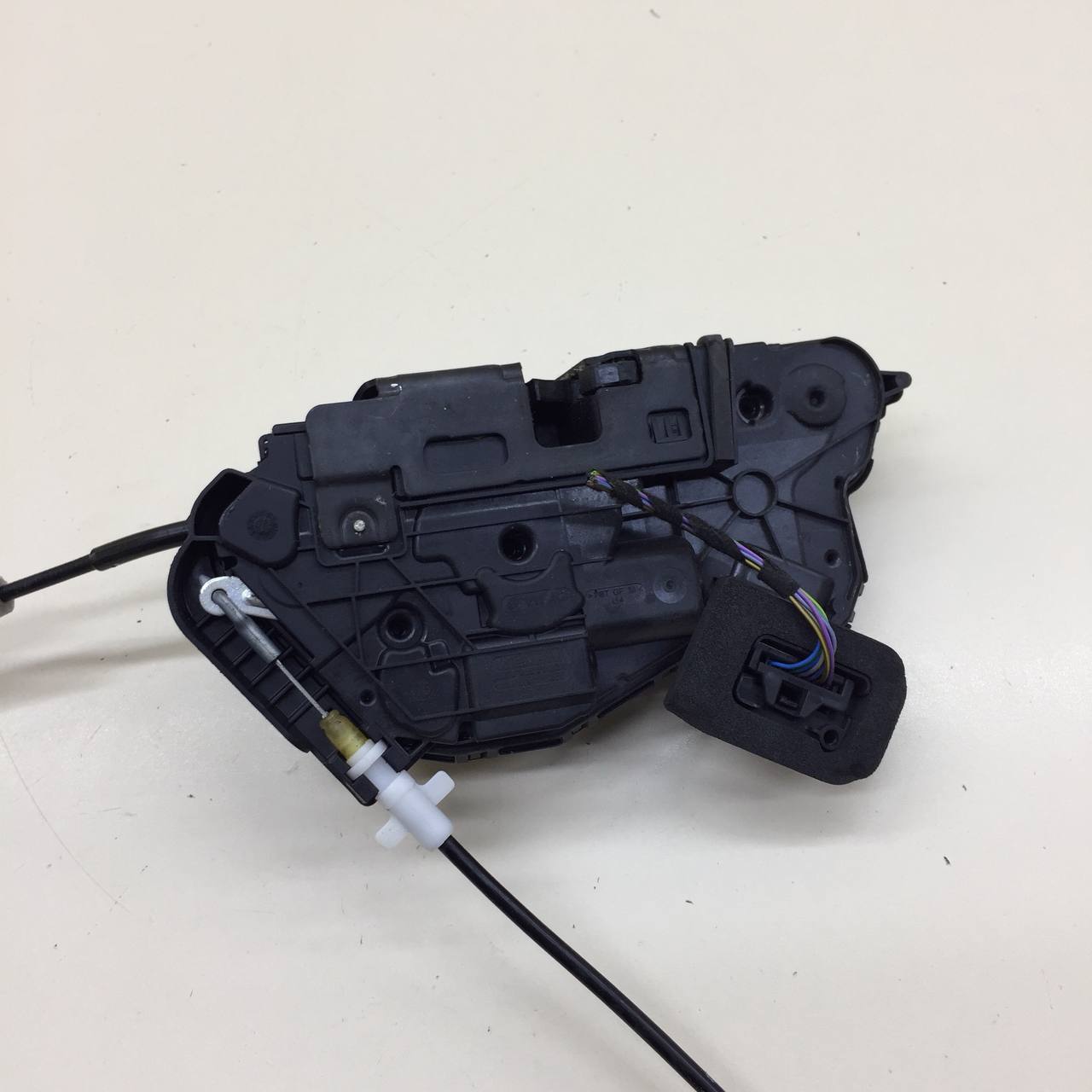 Замок двери передней левой Skoda Octavia (A7) 2013>