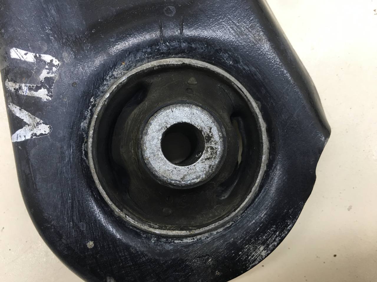 Рычаг передний левый Volkswagen Polo (HB) 2009>