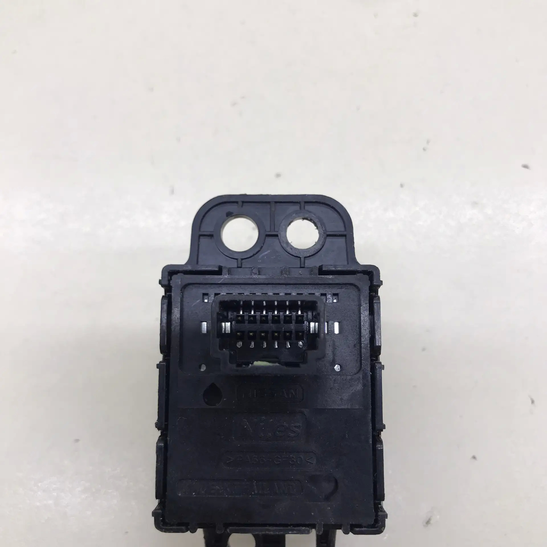 Кнопка фиксатора стояночного тормоза Nissan Qashqai (J11) 2014>