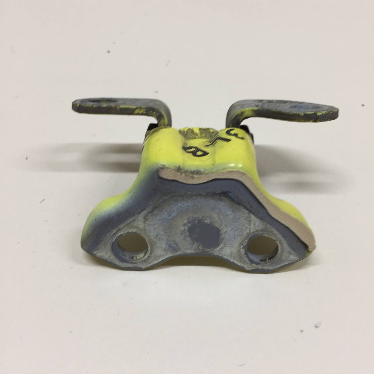 Петля двери задней левой верхняя Peugeot 107 2006-2014