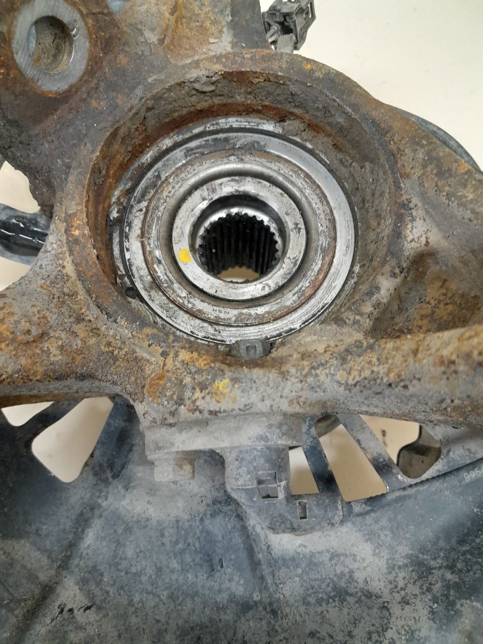 Кулак поворотный передний правый Toyota Camry (XV50) 2011-2017