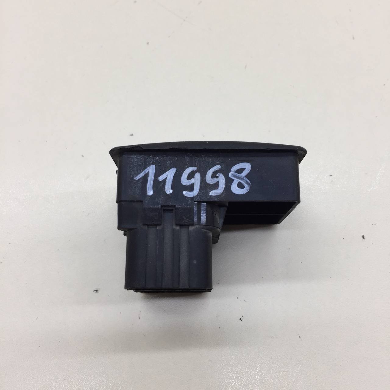 Блок управления стеклоподъемниками Lada Granta 2011>