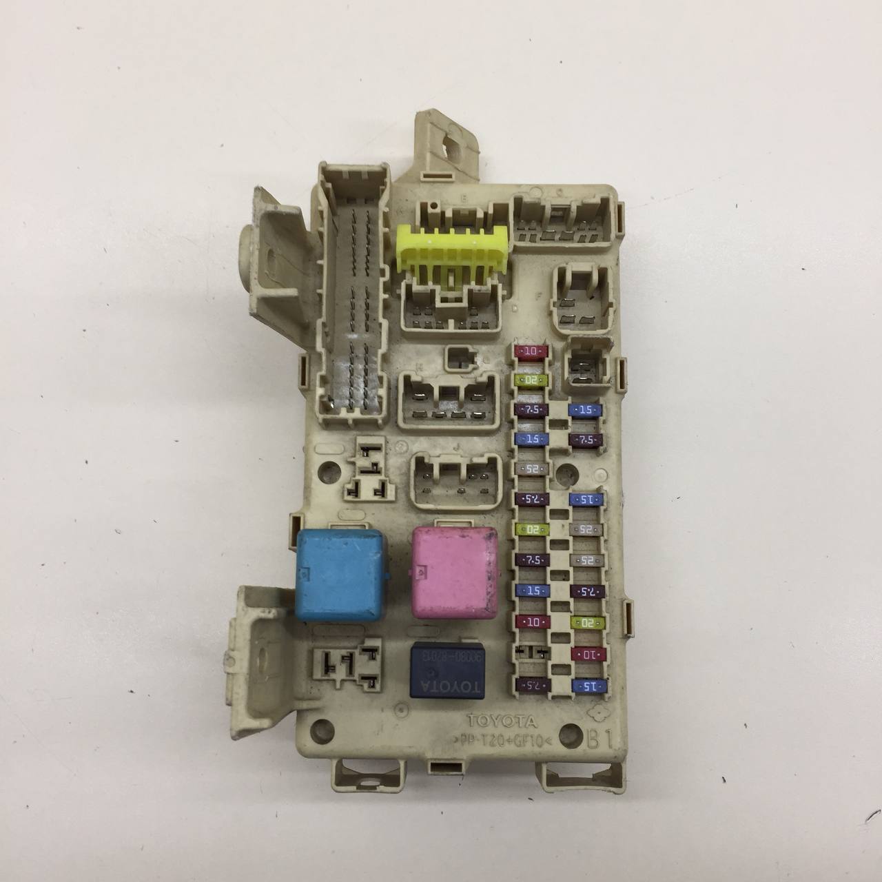 Блок предохранителей Toyota Avensis (T250) 2003-2009