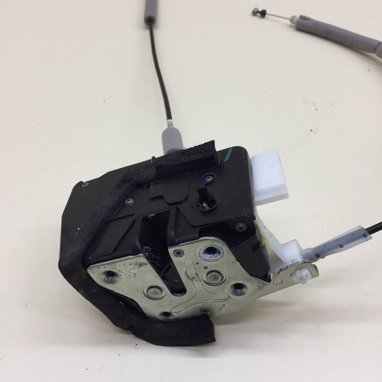 Замок двери задней левой Changan UNI-K 2020>