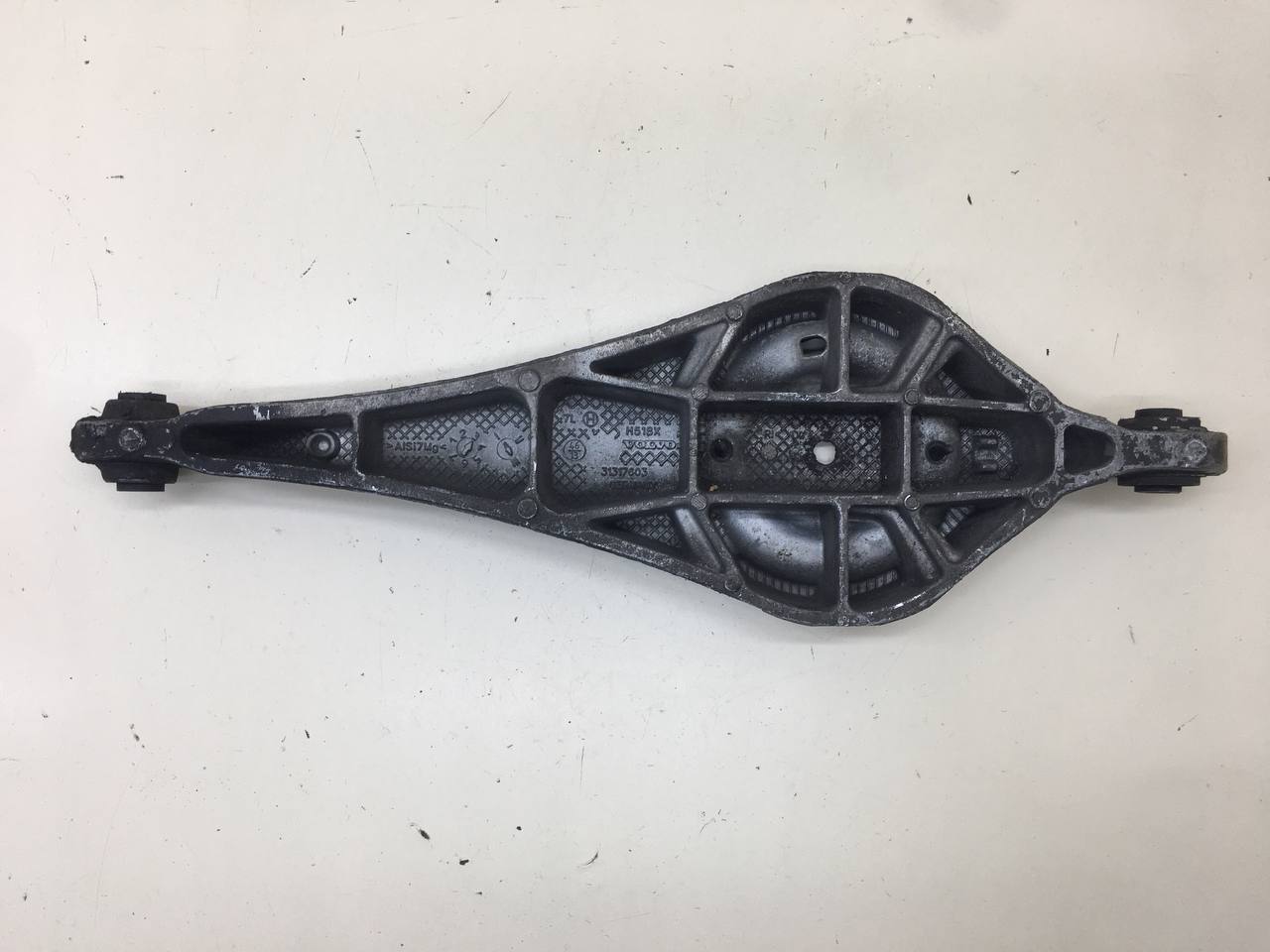 Рычаг задний нижний Volvo XC60 2008-2017