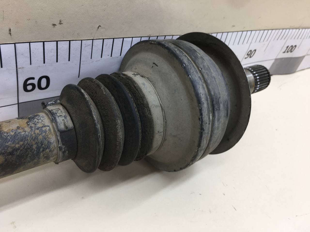 Полуось задняя левая Mercedes-Benz S-Class (W221) 2005-2013