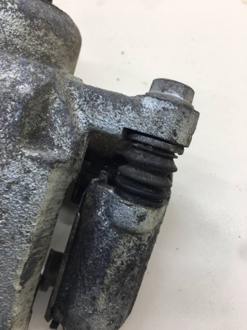 Суппорт передний правый ZAZ Chance 2009-2014