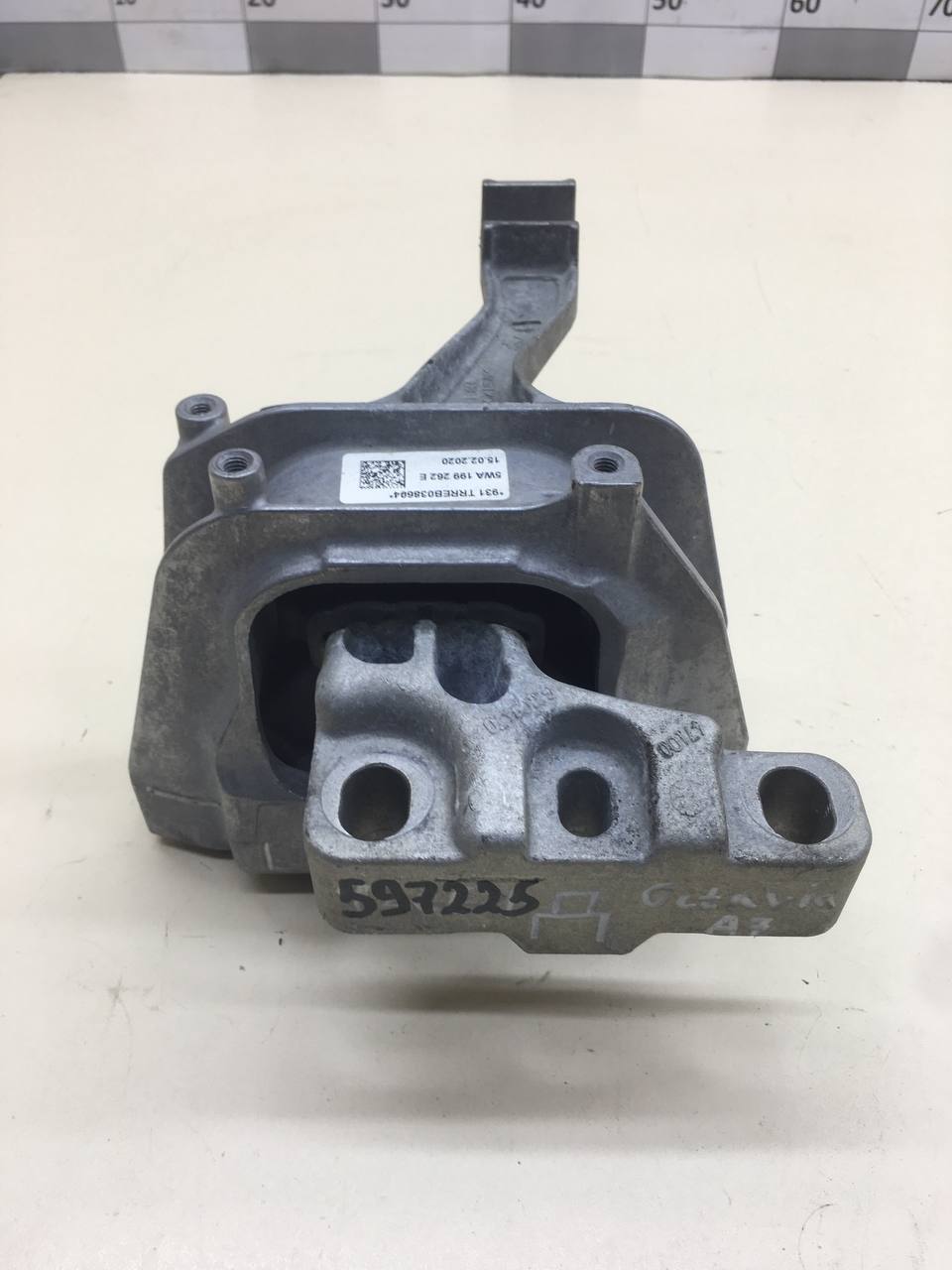 Опора двигателя Skoda Octavia (A7) 2013>