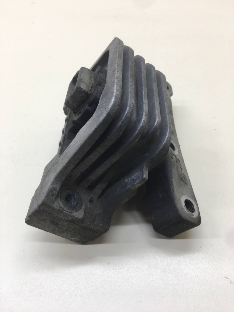 Опора двигателя правая Peugeot 207 2006-2013