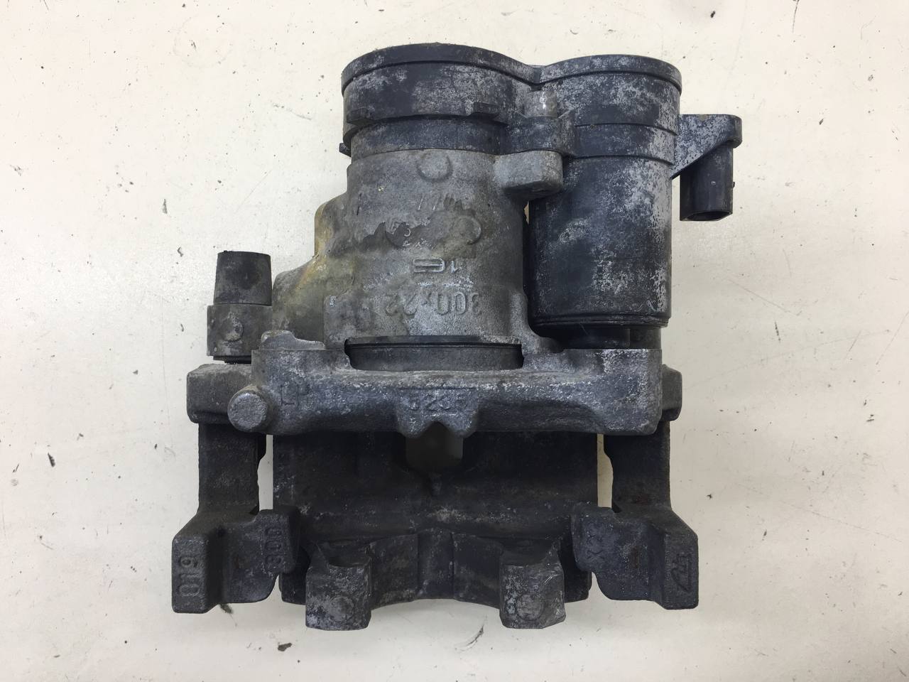 Суппорт задний левый Mercedes-Benz C-Class (W205) 2014>