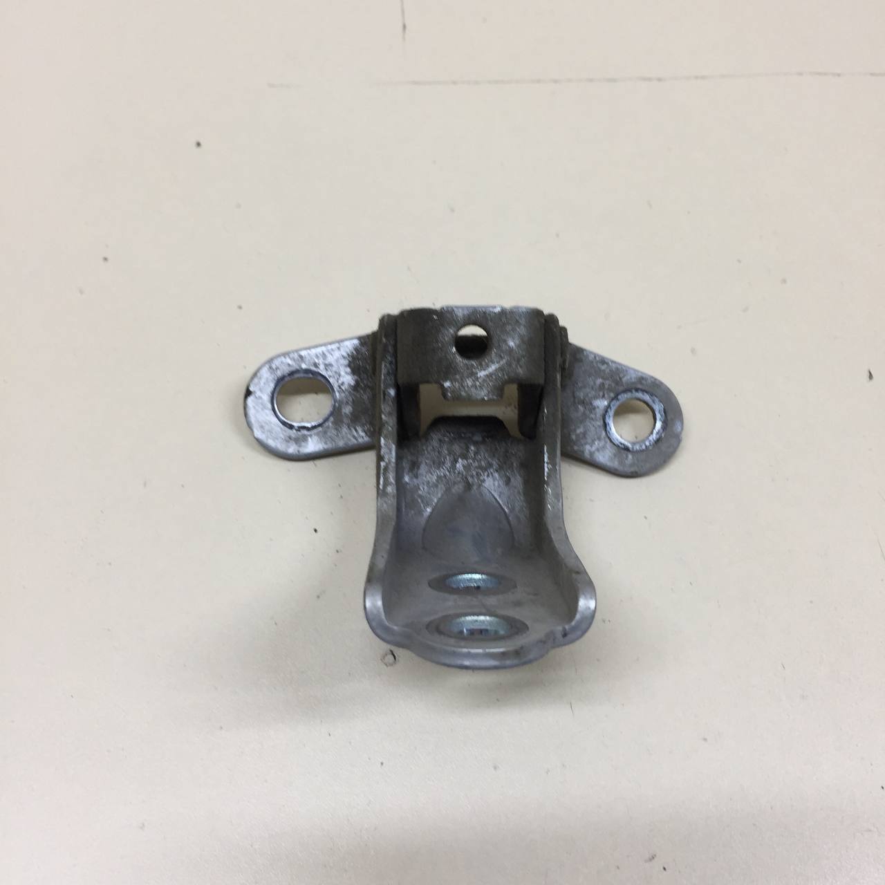 Петля двери задней левой нижняя Hyundai Solaris (HCR) 2017-2020