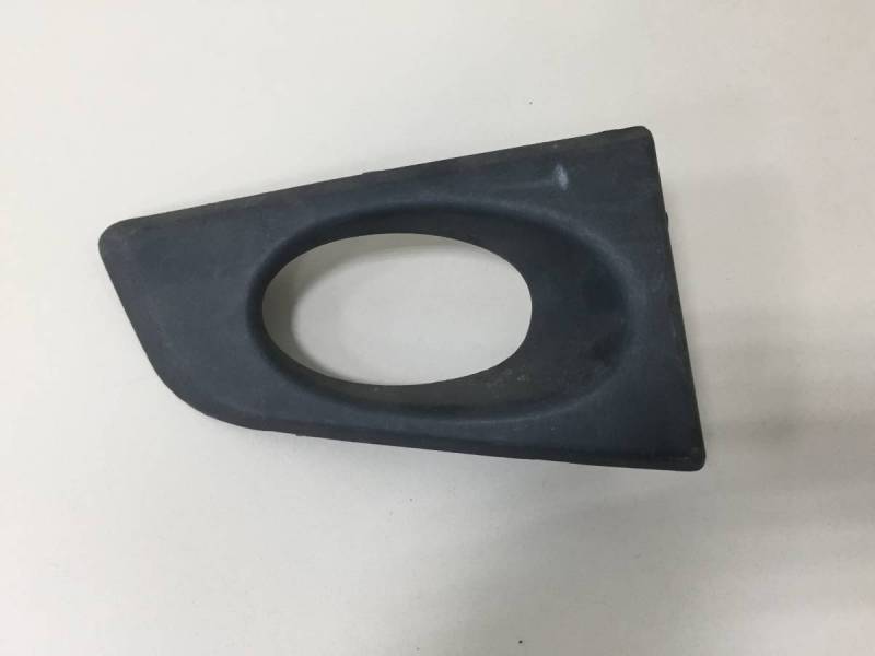 Рамка противотуманной фары правой Honda Fit (GD1) 2001-2007