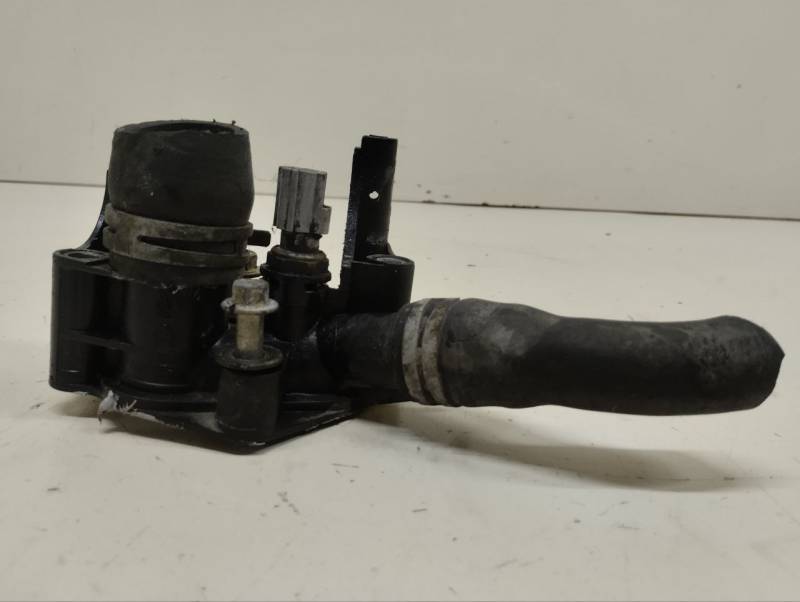 Фланец двигателя системы охлаждения Ford Focus 3 2011>