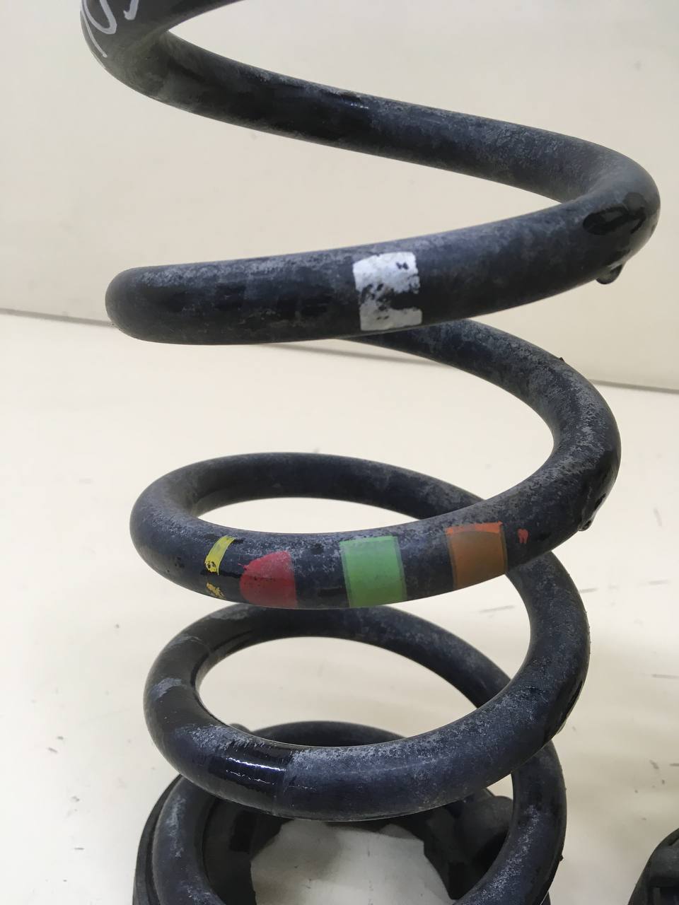 Пружина задняя Jaguar XE (760) 2014-2021