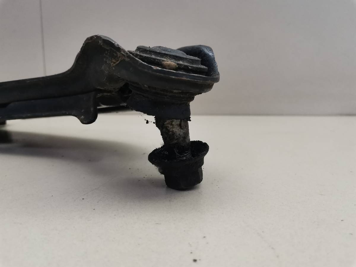 Рычаг передний левый Nissan Almera (N15) 1995-2000