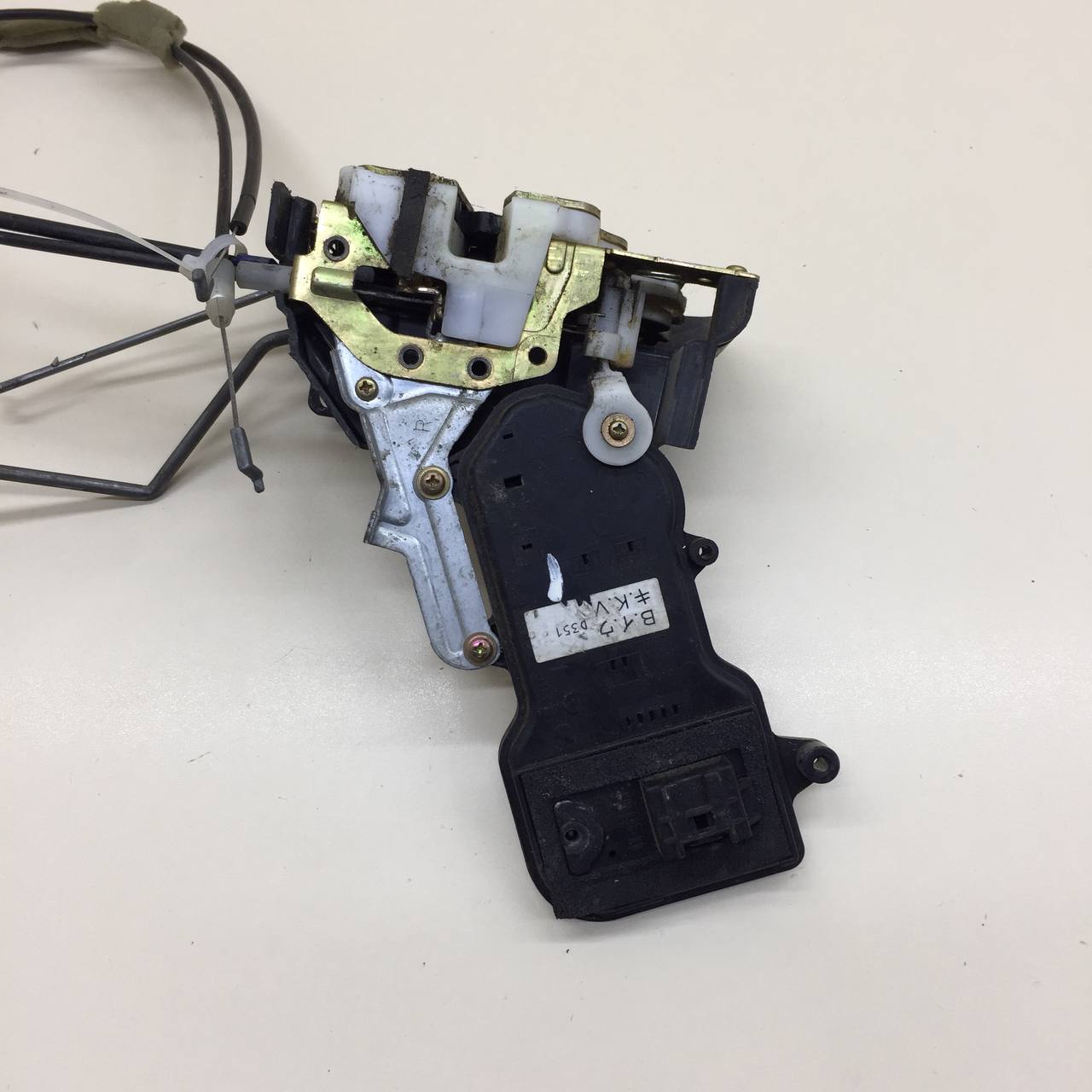 Замок двери передней правой Mazda Demio (DY) 2002-2007