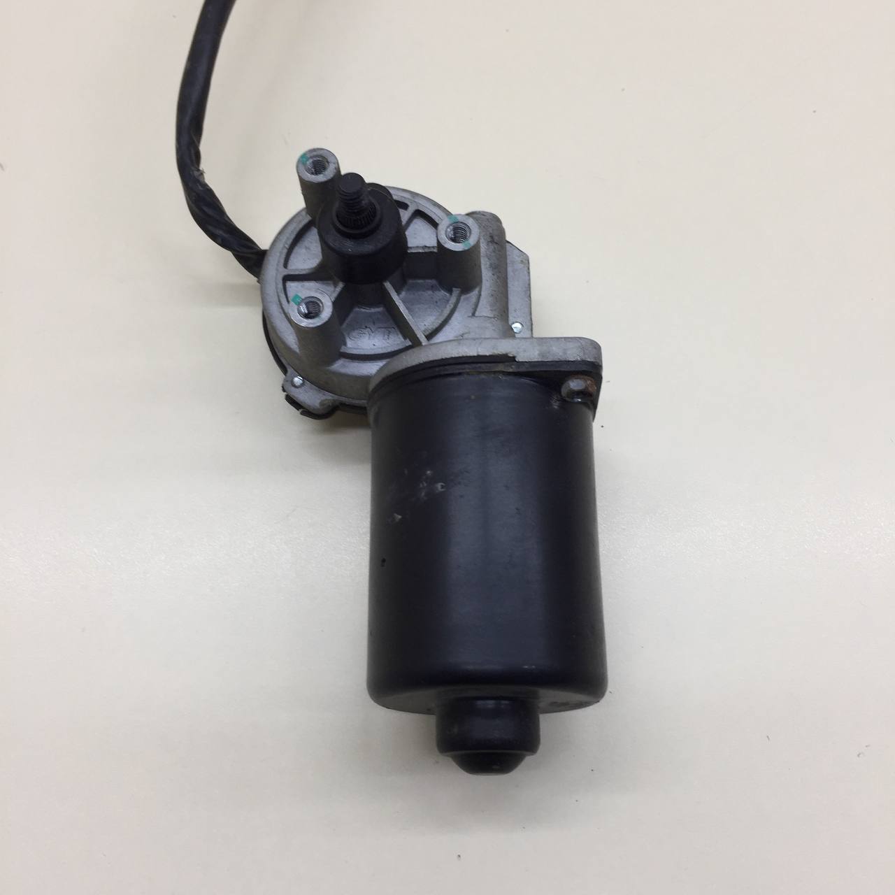 Моторчик стеклоочистителя передний Lada  Niva Travel 2020>