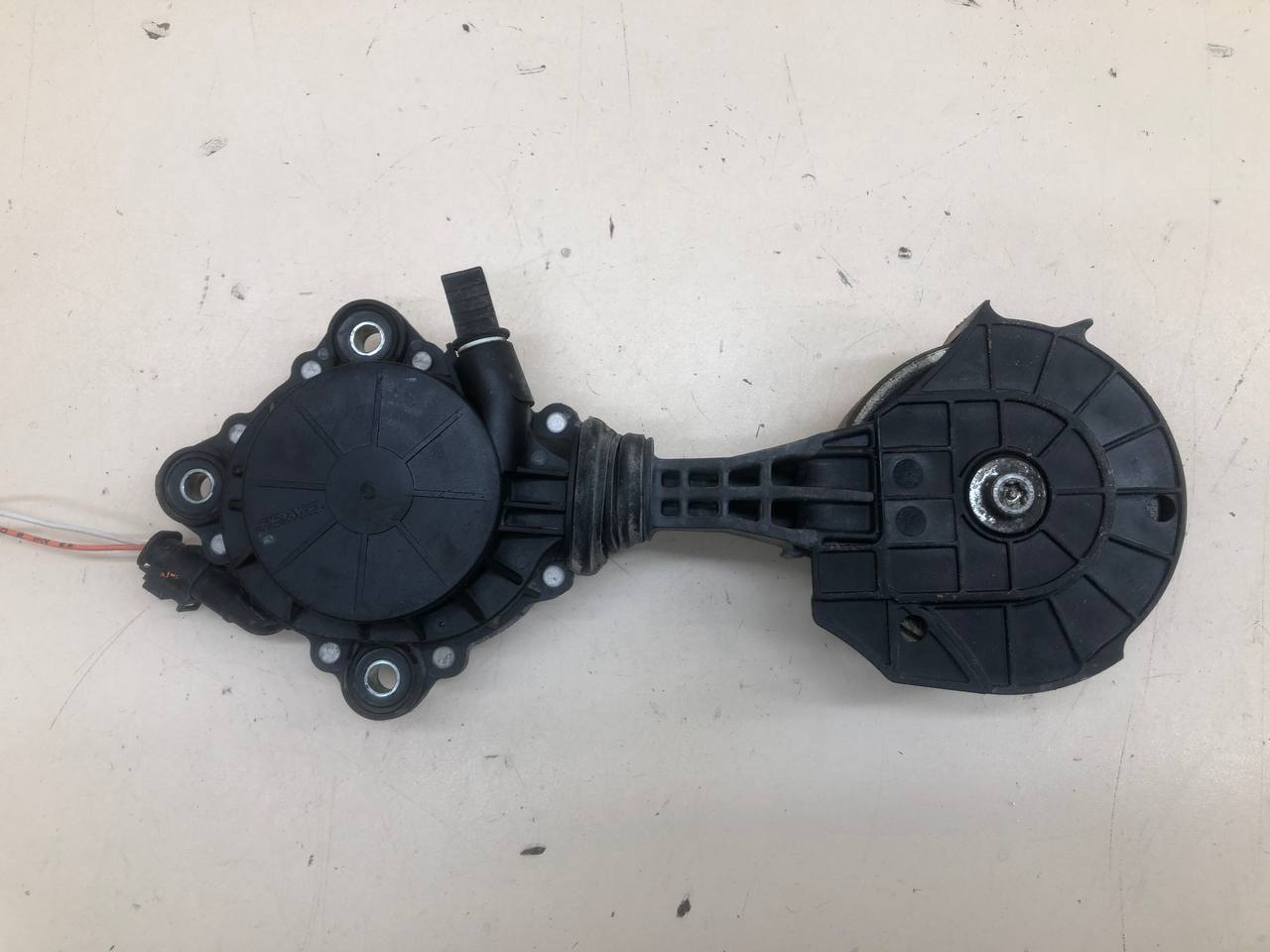 Ролик руч.ремня с кронштейном Citroen C3 2009-2016