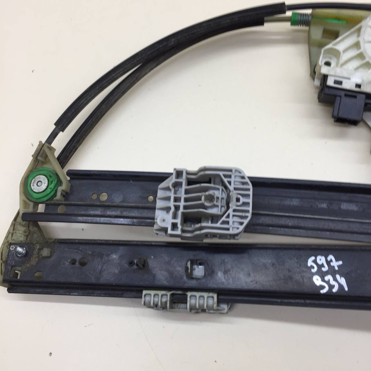 Стеклоподъемник электр. задний правый Audi Q7 (4L) 2005-2015