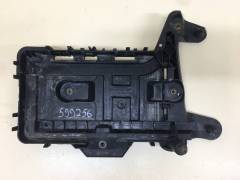 Крепление АКБ (корпус / подставка) Volkswagen Passat B7 2011-2015