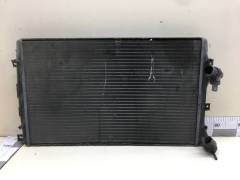Радиатор охлаждения двигателя Volkswagen Passat B7 2011-2015
