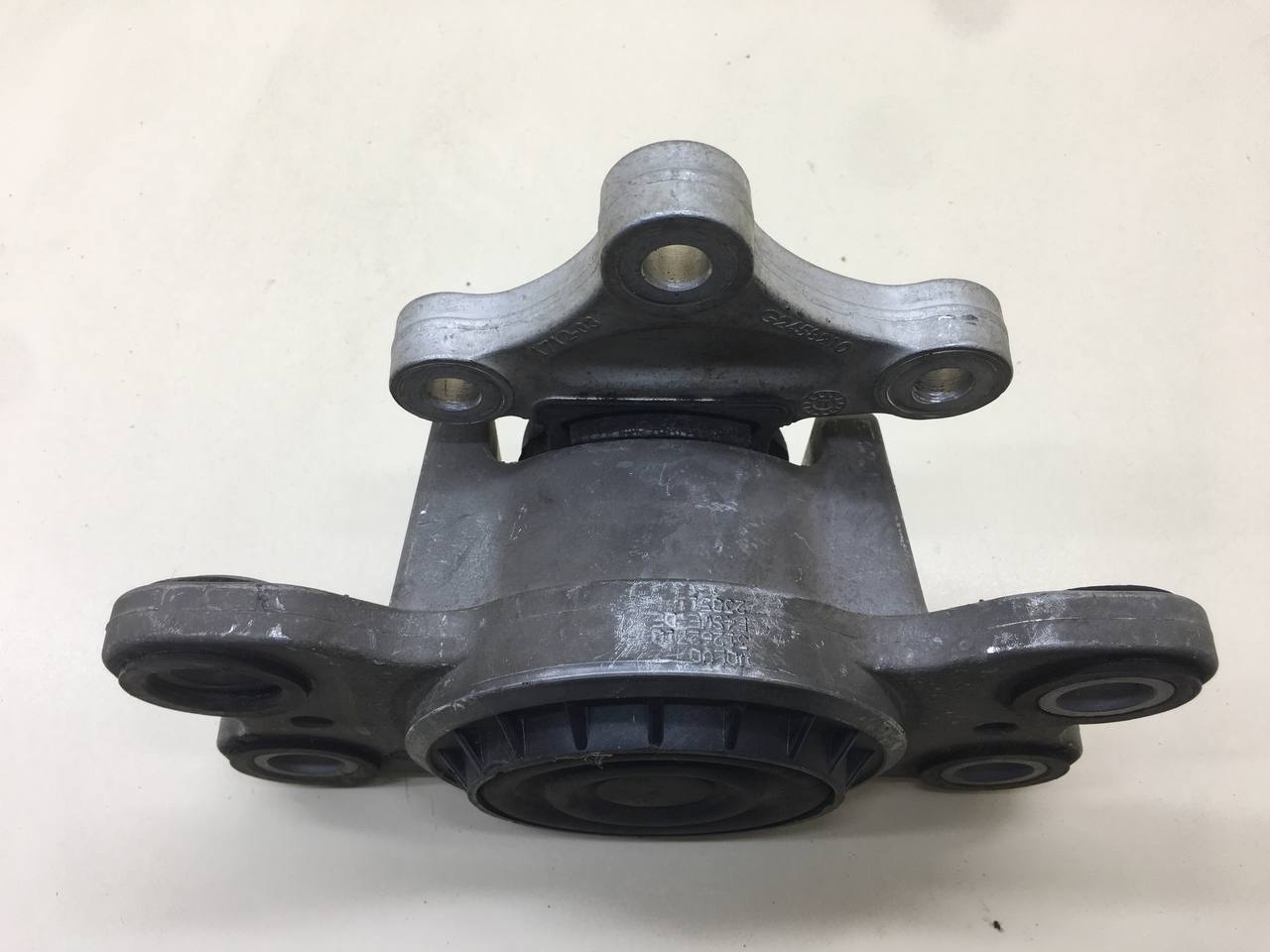 Опора двигателя левая Volvo V60 2010-2013