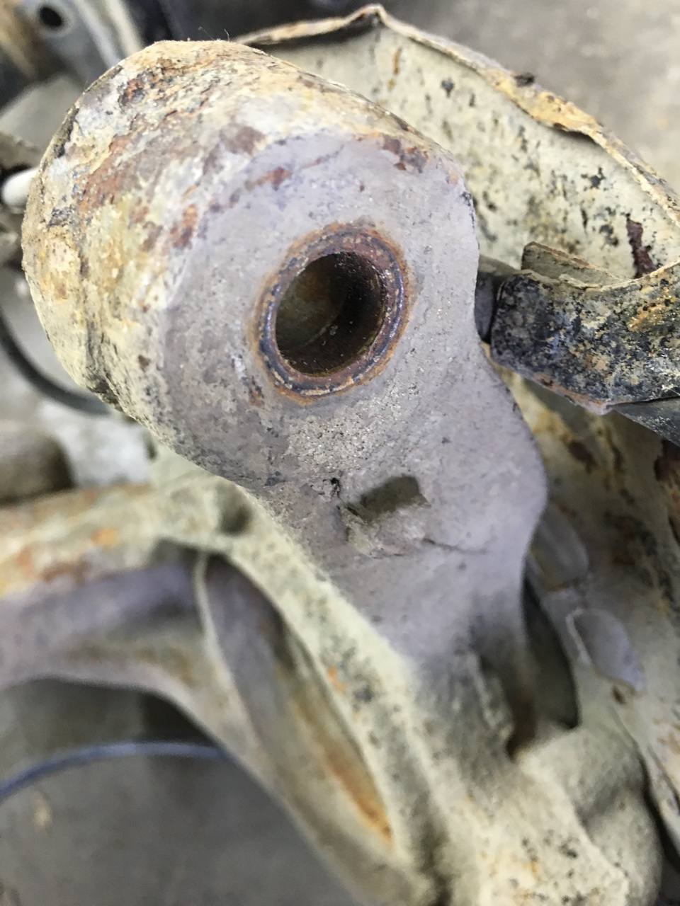 Кулак поворотный передний правый Toyota Camry (XV30) 2001-2006