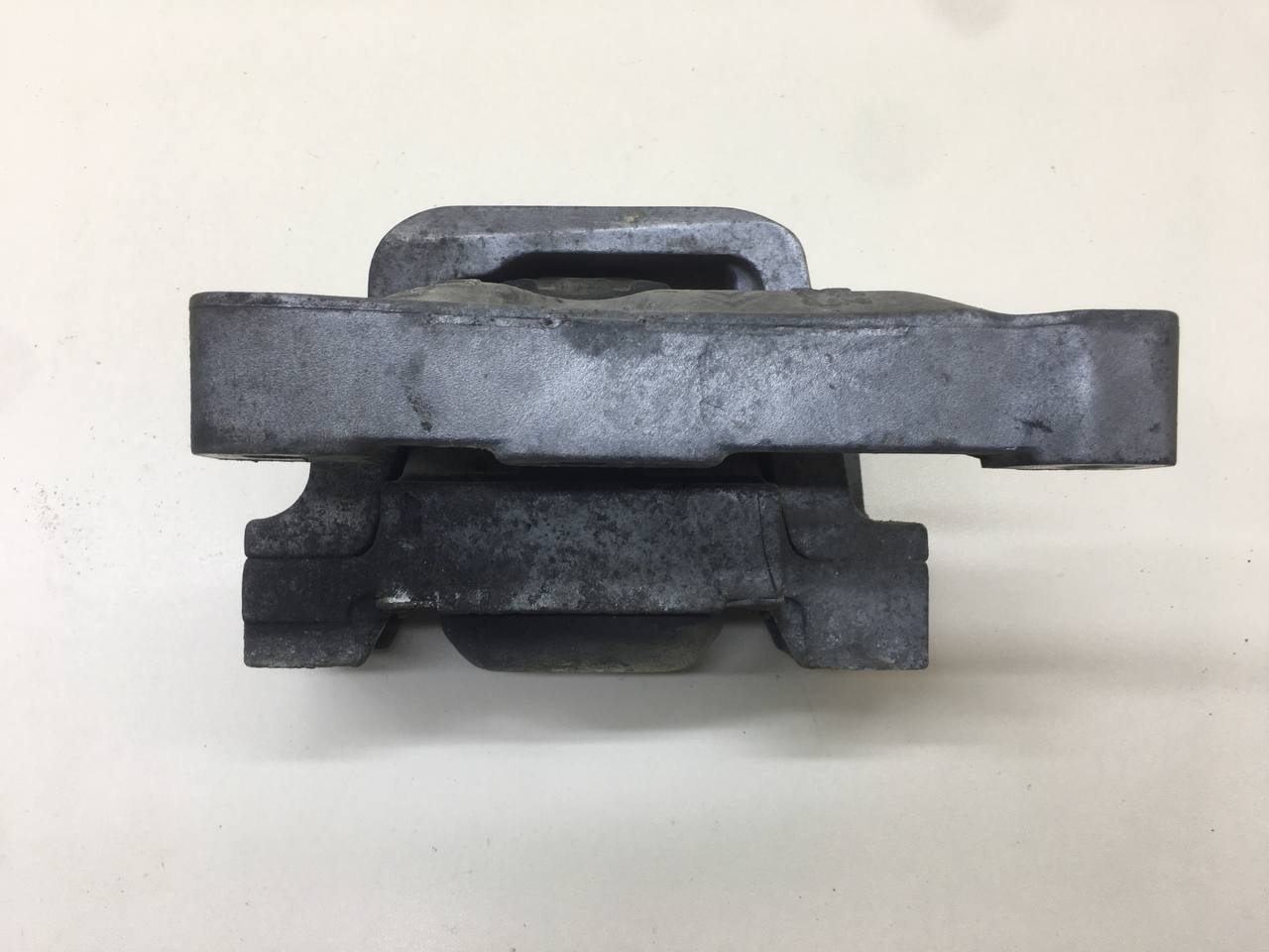 Опора двигателя правая Peugeot 207 2006-2013