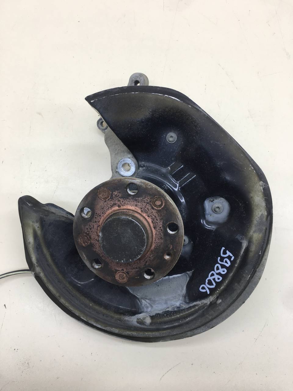 Кулак поворотный задний правый Volkswagen Passat B7 2011-2015