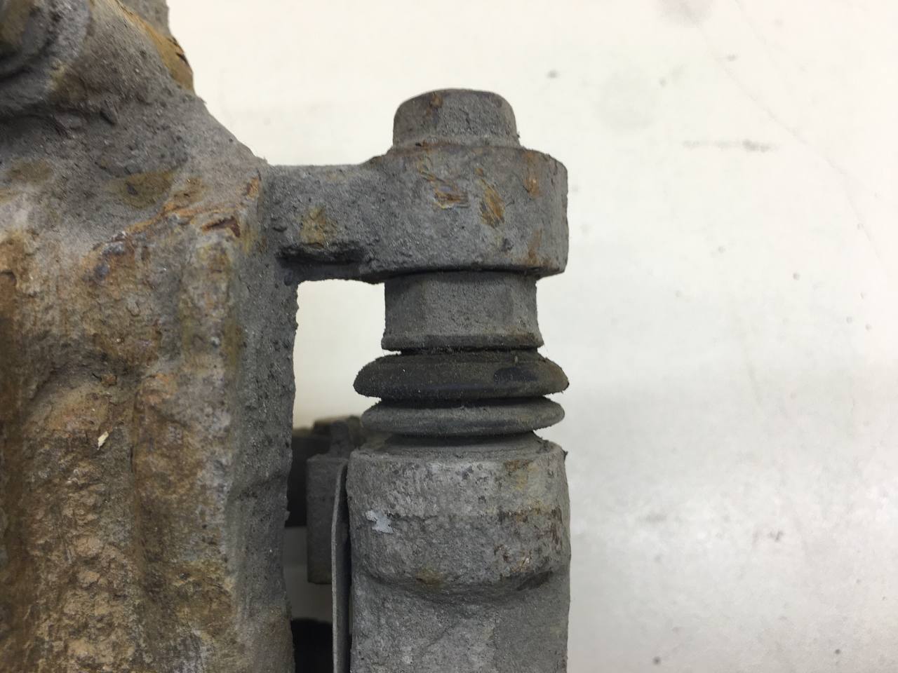 Суппорт задний правый Kia Cerato (TD) 2009-2013