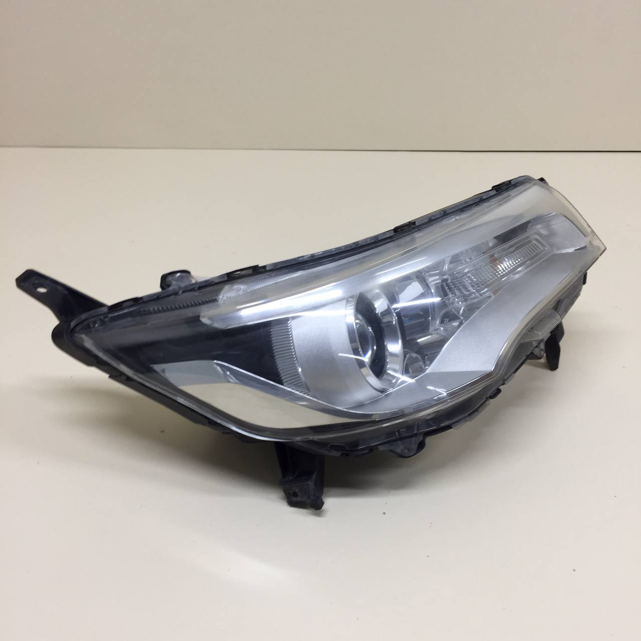 Фара правая Nissan DAYZ (B21W) 2013-2019