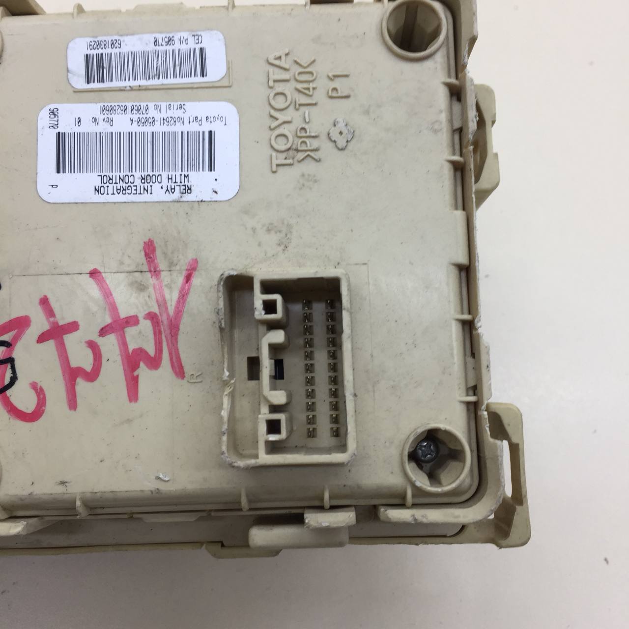 Блок предохранителей Toyota Avensis (T250) 2003-2009